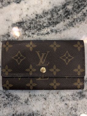 Louis Vuitton Brown Classic Monogram Wallet - COA - EUC